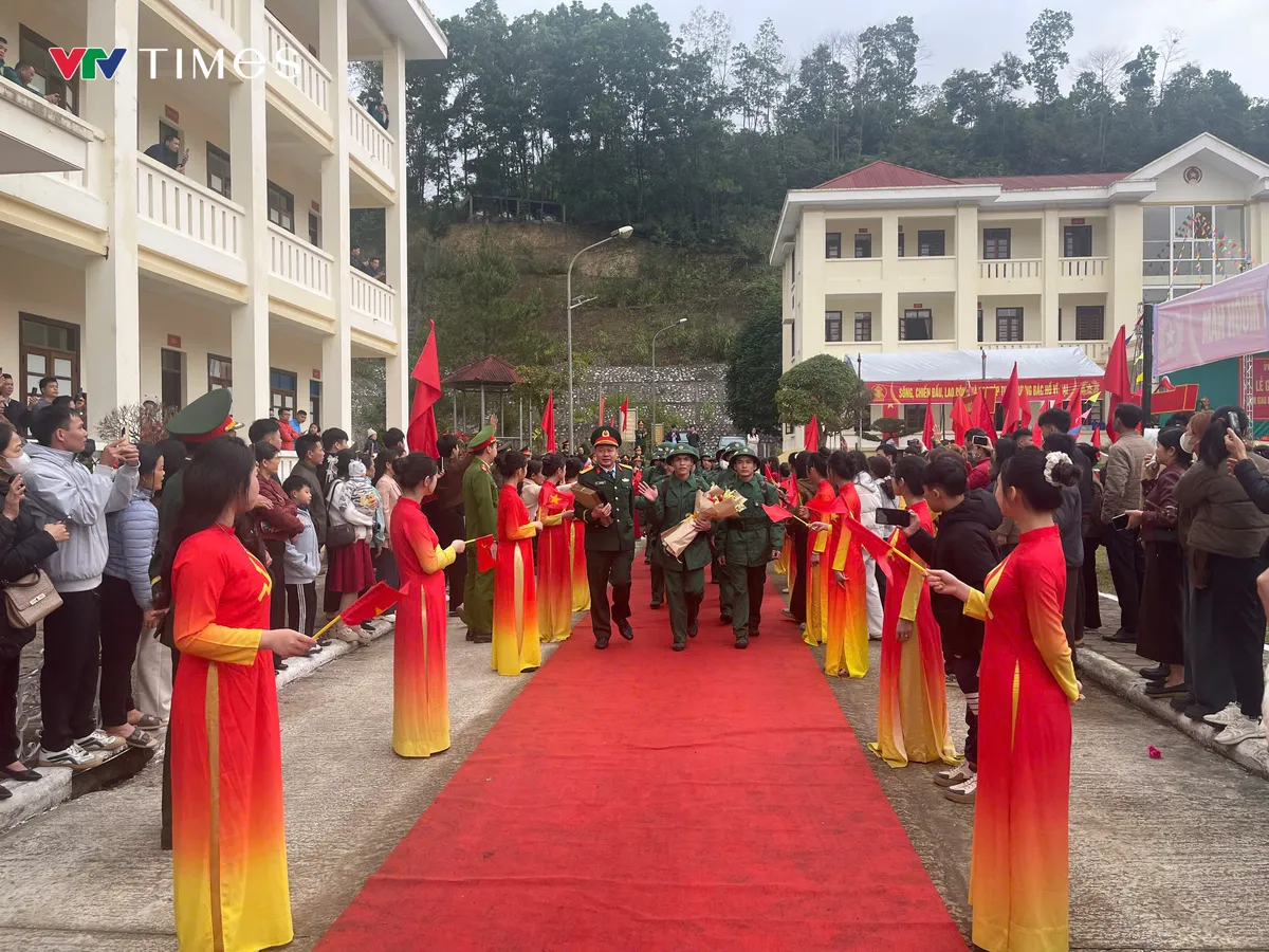 Th&aacute;i Nguy&ecirc;n: Tưng bừng ng&agrave;y hội t&ograve;ng qu&acirc;n, hơn 3.200 t&acirc;n binh l&ecirc;n đường nhập ngũ - Ảnh 4.