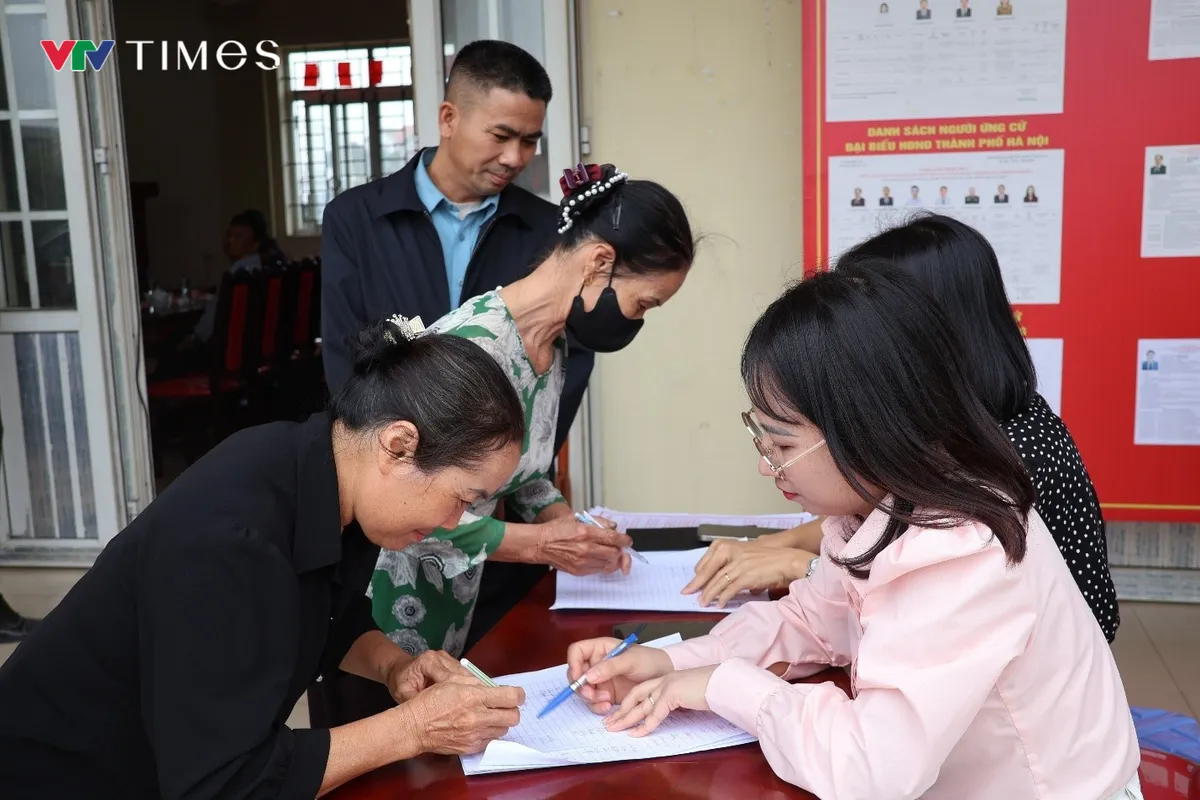 Lan tỏa kh&ocirc;ng kh&iacute; &ldquo;Ng&agrave;y hội lớn&rdquo; ngay từ Hội nghị tiếp x&uacute;c cử tri - Ảnh 2.