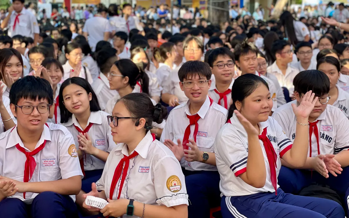 Tư vấn tuyển sinh v&agrave;o lớp 10 tại trường THPT H&ugrave;ng Vương (Ảnh: Ho&agrave;ng Hường)