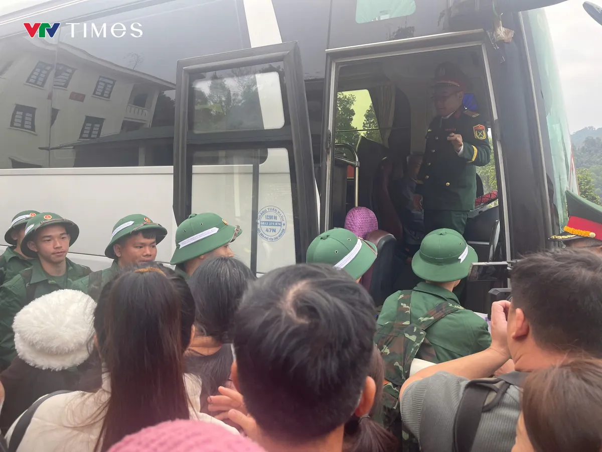 Th&aacute;i Nguy&ecirc;n: Tưng bừng ng&agrave;y hội t&ograve;ng qu&acirc;n, hơn 3.200 t&acirc;n binh l&ecirc;n đường nhập ngũ - Ảnh 9.