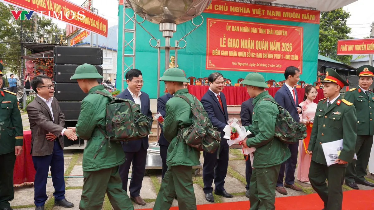 Th&aacute;i Nguy&ecirc;n: Tưng bừng ng&agrave;y hội t&ograve;ng qu&acirc;n, hơn 3.200 t&acirc;n binh l&ecirc;n đường nhập ngũ - Ảnh 5.