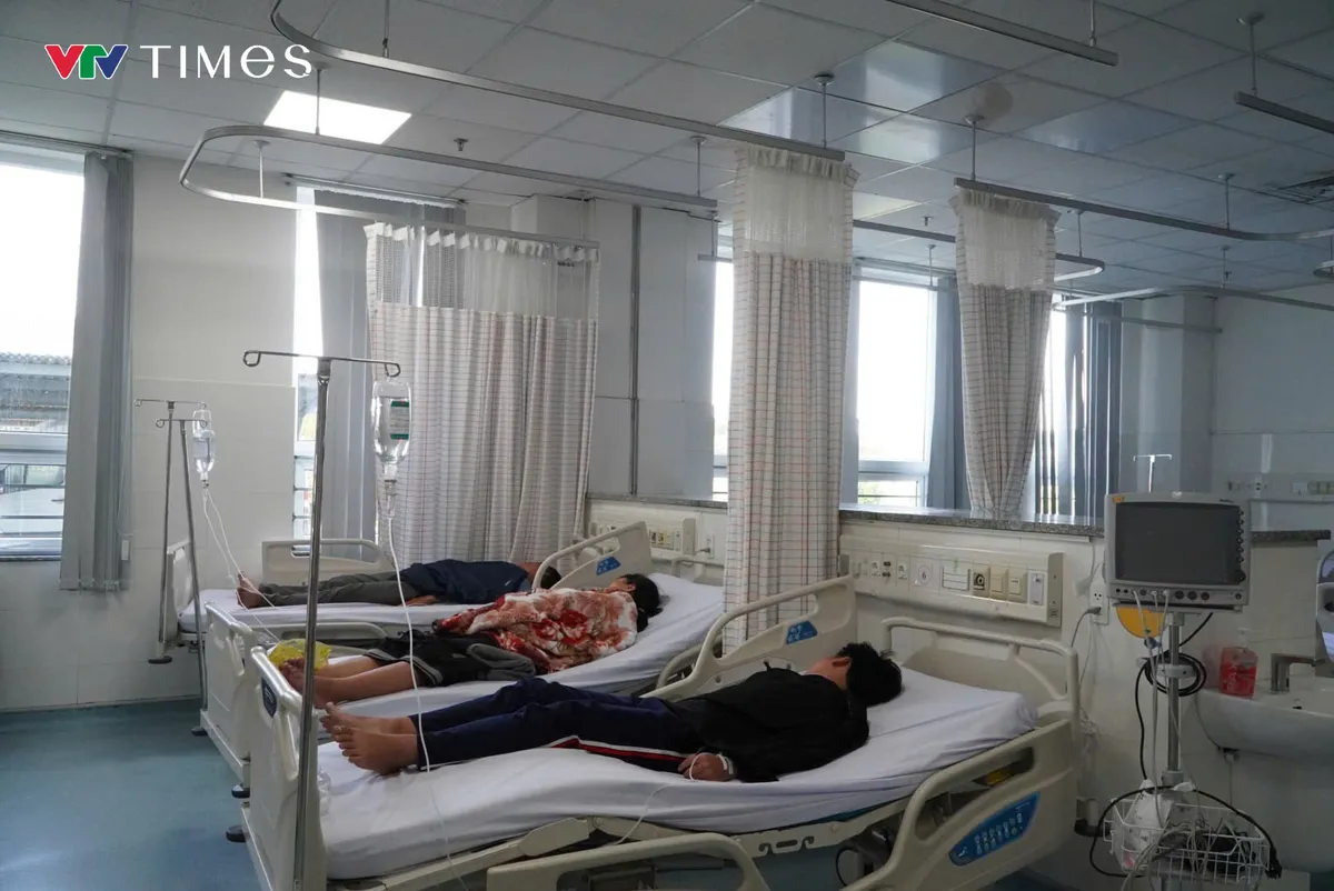 TP Hồ Ch&iacute; Minh: Nhiều người nhập viện sau khi ăn b&aacute;nh m&igrave; &ldquo;kh&ocirc;ng t&ecirc;n&rdquo; ở Vũng T&agrave;u - Ảnh 1.