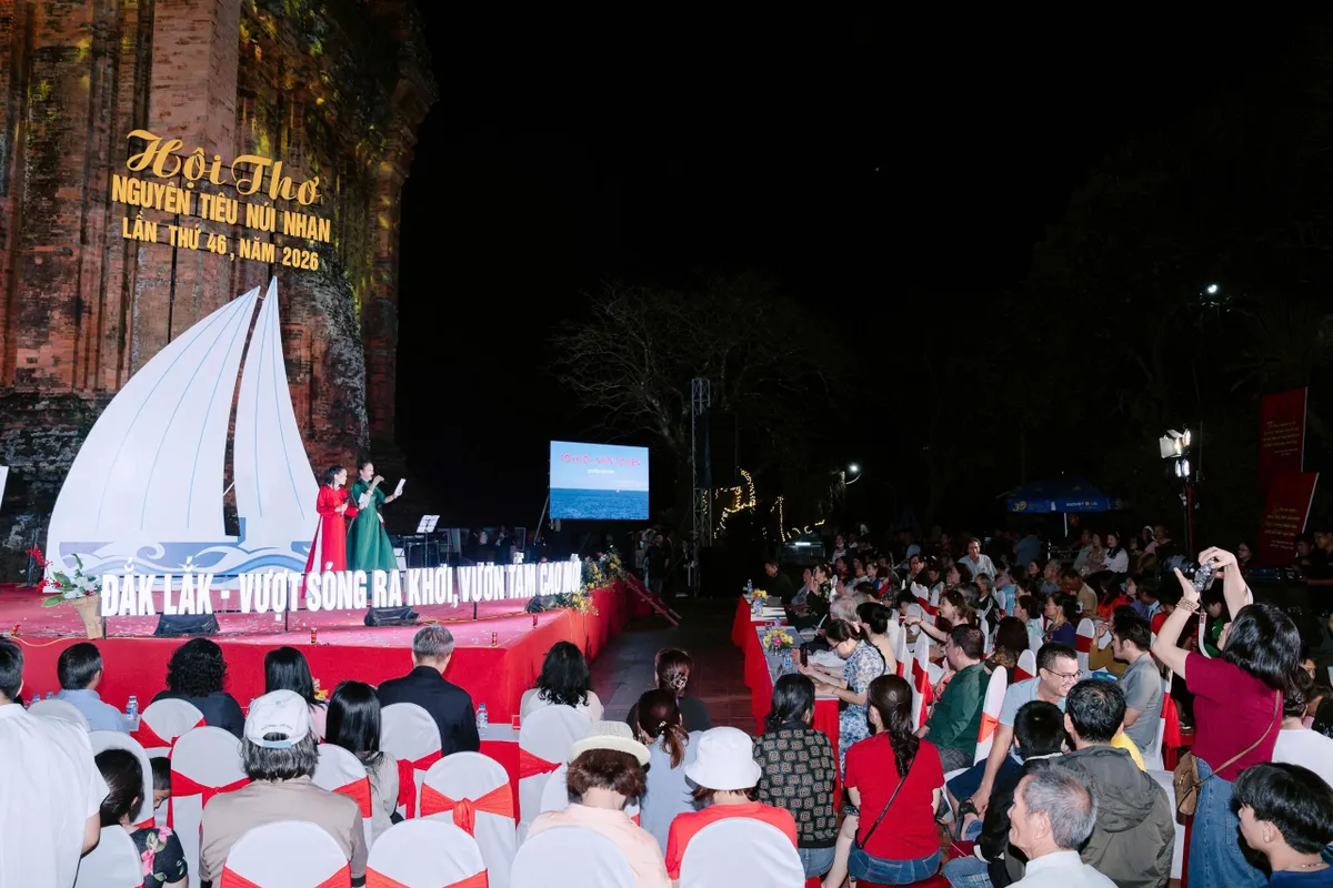 Hội thơ Nguyên tiêu lần thứ 46: Điểm hẹn thi ca bên Tháp Nhạn cổ kính - Ảnh 5.