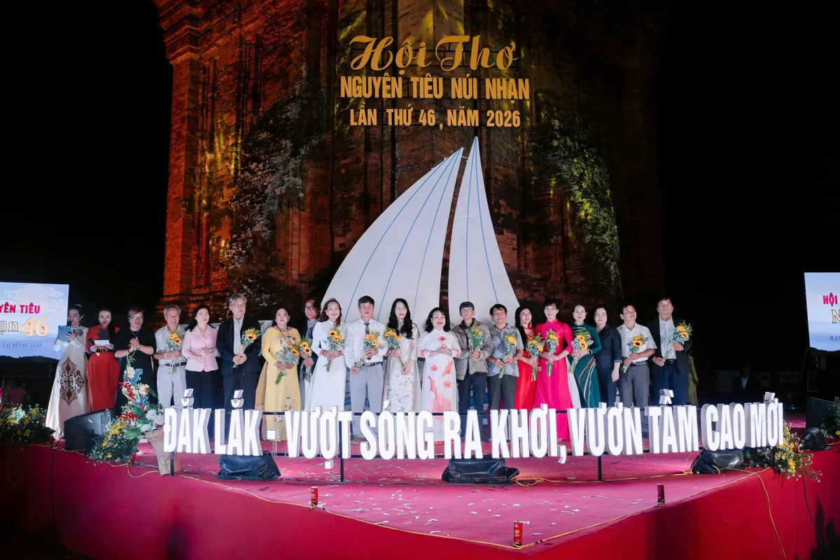 Hội thơ Nguyên tiêu lần thứ 46: Điểm hẹn thi ca bên Tháp Nhạn cổ kính - Ảnh 6.