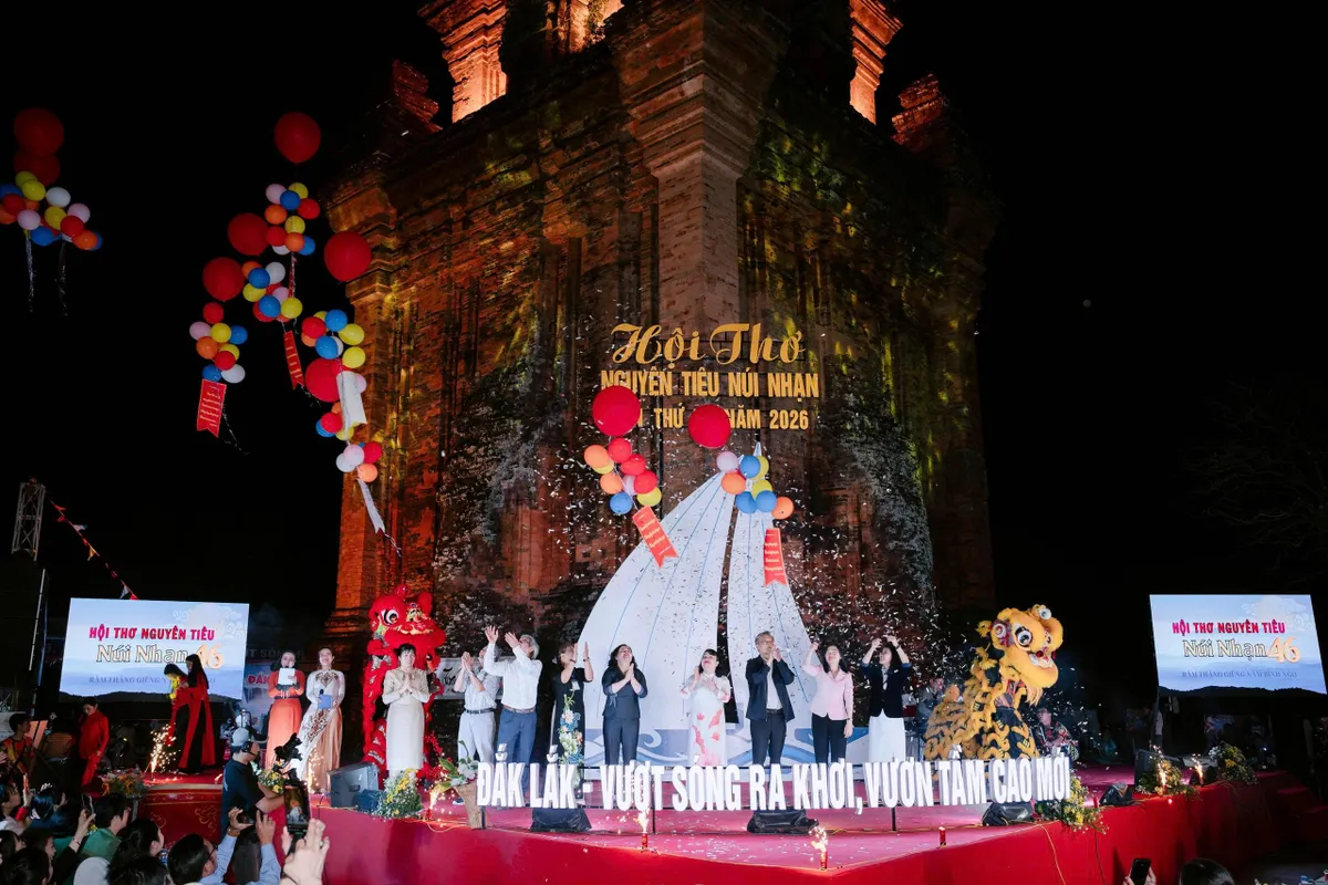 Hội thơ Nguyên tiêu lần thứ 46: Điểm hẹn thi ca bên Tháp Nhạn cổ kính - Ảnh 1.