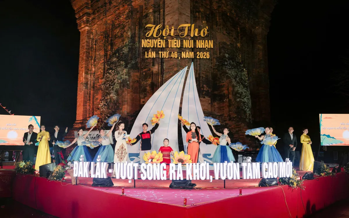 Hội thơ Nguyên tiêu lần thứ 46 - Điểm hẹn thi ca bên Tháp Nhạn cổ kính.