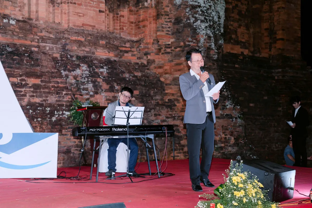 Hội thơ Nguyên tiêu lần thứ 46: Điểm hẹn thi ca bên Tháp Nhạn cổ kính - Ảnh 2.