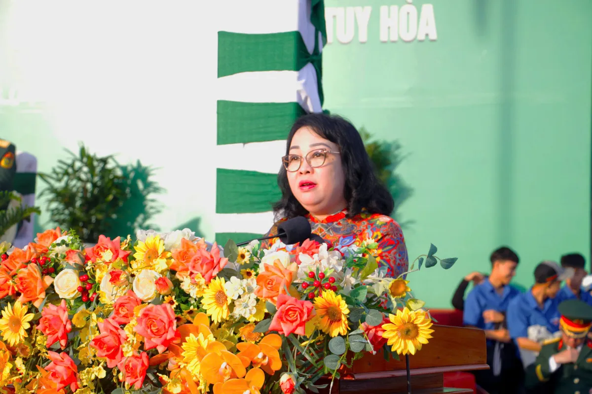 Tuy H&ograve;a rộn r&agrave;ng trống hội t&ograve;ng qu&acirc;n - Ảnh 3.