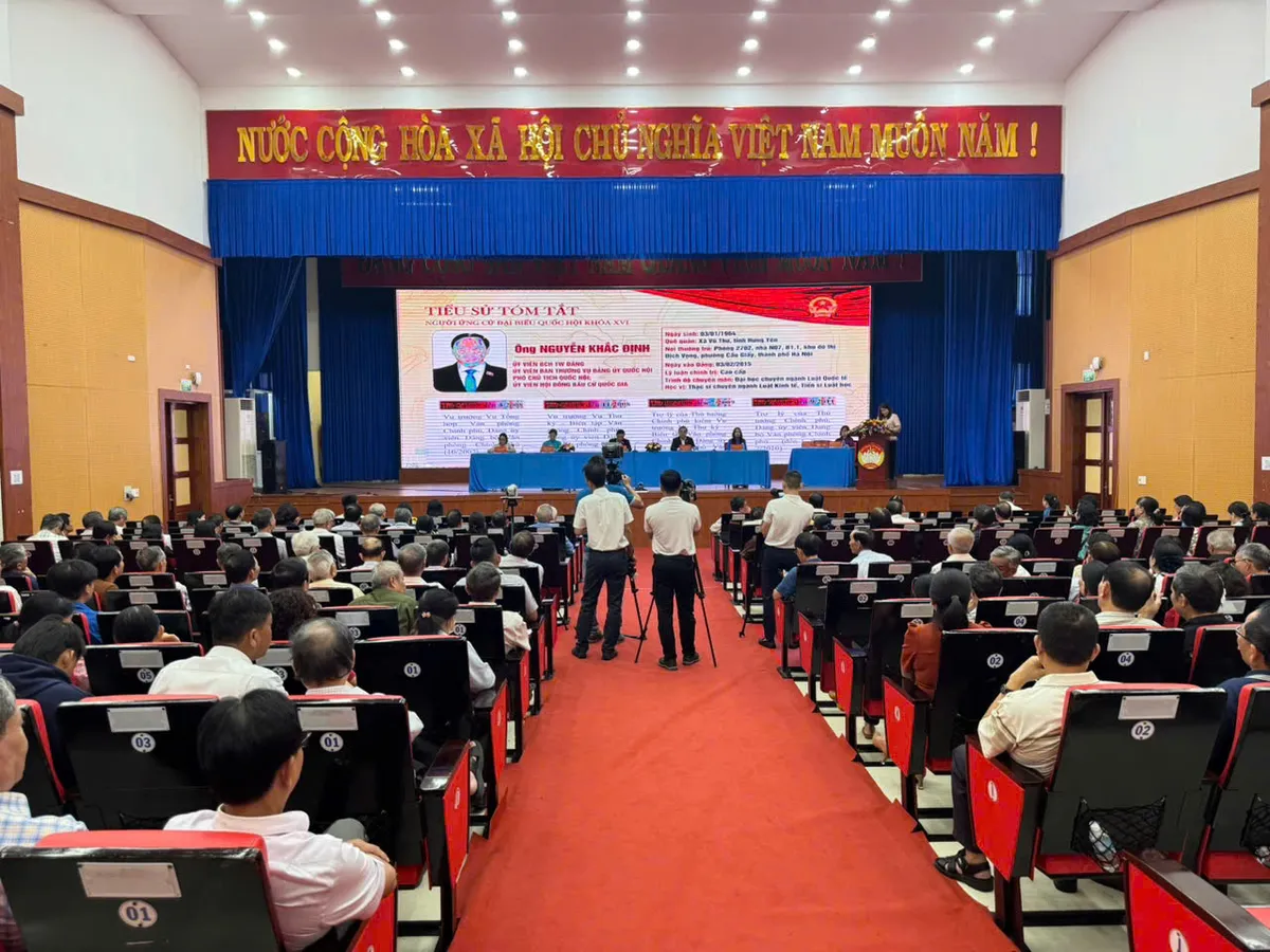 Ph&oacute; Chủ tịch Quốc hội Nguyễn Khắc Định tiếp x&uacute;c cử tri 11 x&atilde;, phường tại Kh&aacute;nh H&ograve;a - Ảnh 4.