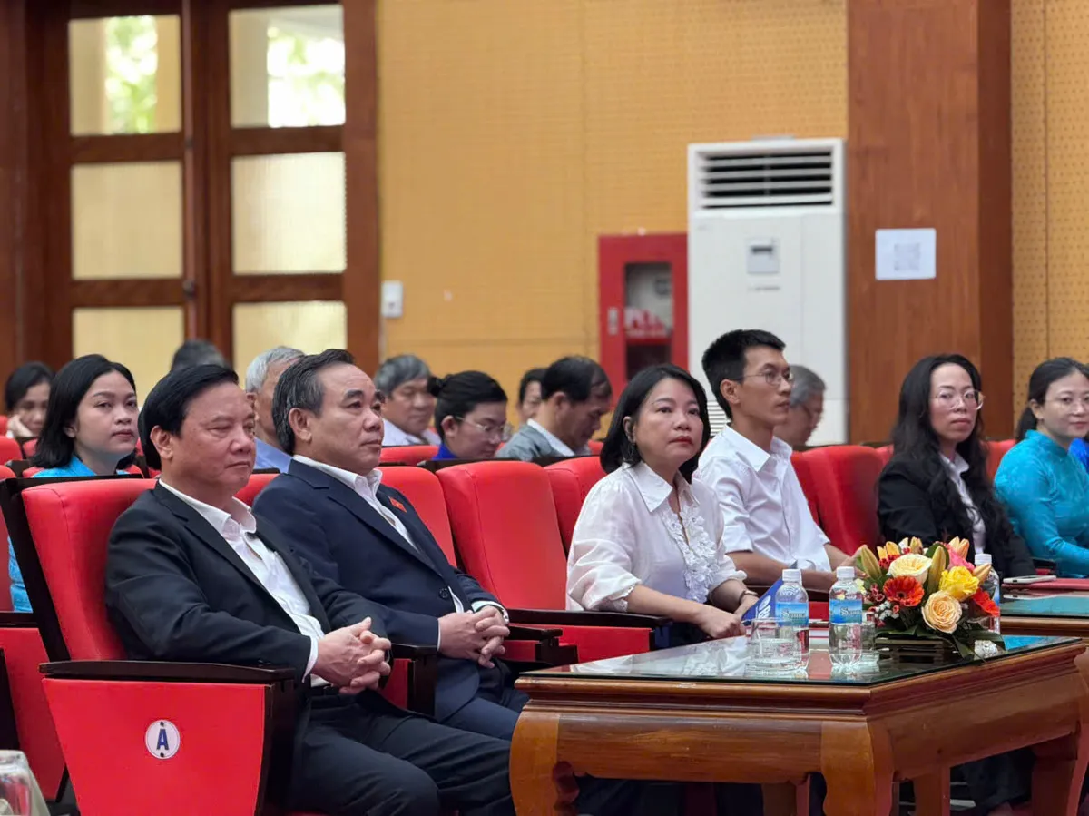 Ph&oacute; Chủ tịch Quốc hội Nguyễn Khắc Định tiếp x&uacute;c cử tri 11 x&atilde;, phường tại Kh&aacute;nh H&ograve;a - Ảnh 1.