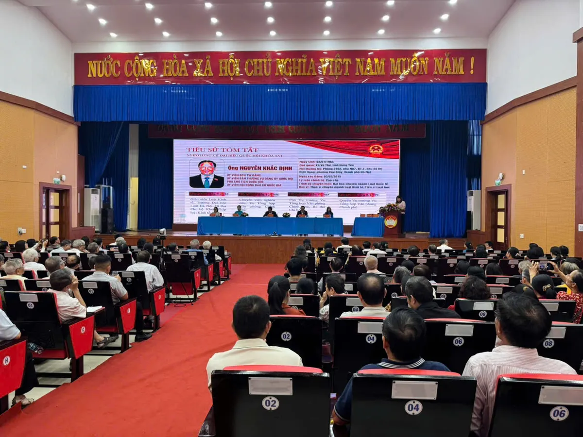 Ph&oacute; Chủ tịch Quốc hội Nguyễn Khắc Định tiếp x&uacute;c cử tri 11 x&atilde;, phường tại Kh&aacute;nh H&ograve;a - Ảnh 2.