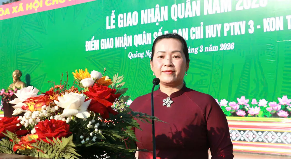 Hơn 3.900 thanh ni&ecirc;n Quảng Ng&atilde;i l&ecirc;n đường nhập ngũ - Ảnh 2.