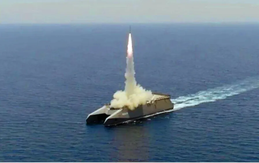 Iran khẳng định chưa phong tỏa eo biển Hormuz  - Ảnh 1.