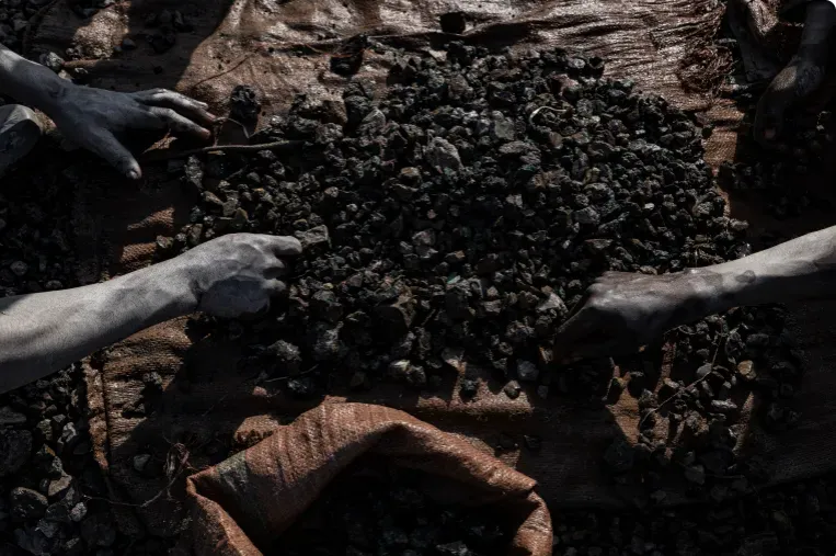 Lở đất tại mỏ ở Congo khiến hơn 200 người thiệt mạng - Ảnh 1.