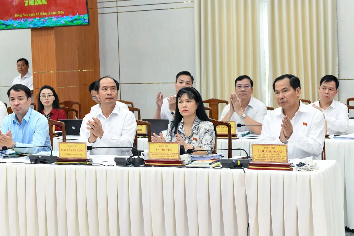 Chủ tịch Quốc hội: Tổ chức tốt việc tiếp x&uacute;c cử tri, kh&ocirc;ng thực hiện qua loa, đại kh&aacute;i- Ảnh 3.