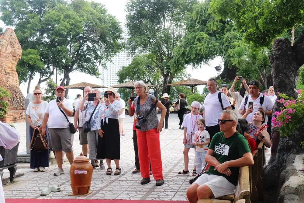 Kh&aacute;nh H&ograve;a đ&oacute;n khoảng 3,5 triệu lượt kh&aacute;ch trong hai th&aacute;ng đầu năm 2026- Ảnh 1.