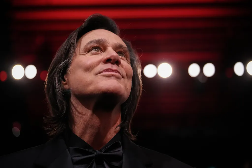 Khu&ocirc;n mặt của Jim Carrey vẫn g&acirc;y tranh c&atilde;i- Ảnh 1.