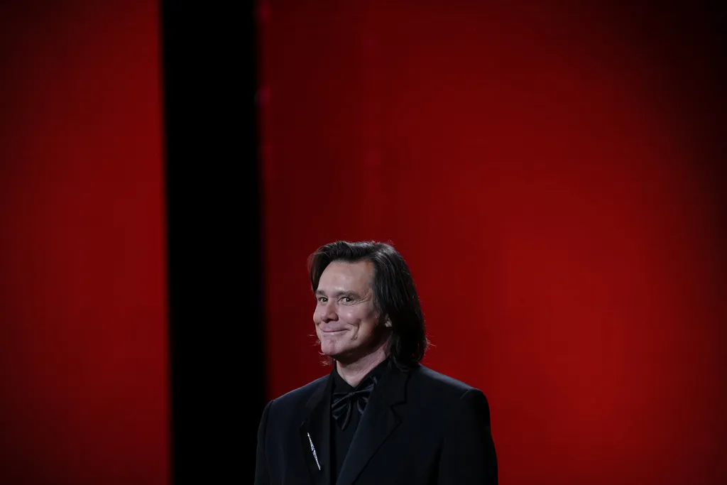 Khu&ocirc;n mặt của Jim Carrey vẫn g&acirc;y tranh c&atilde;i- Ảnh 2.