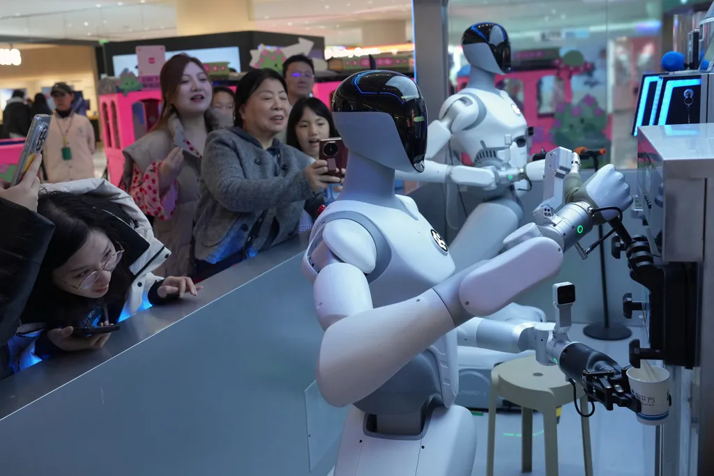 Trung Quốc tiến xa tới đ&acirc;u trong ph&aacute;t triển robot h&igrave;nh người? - Ảnh 1.