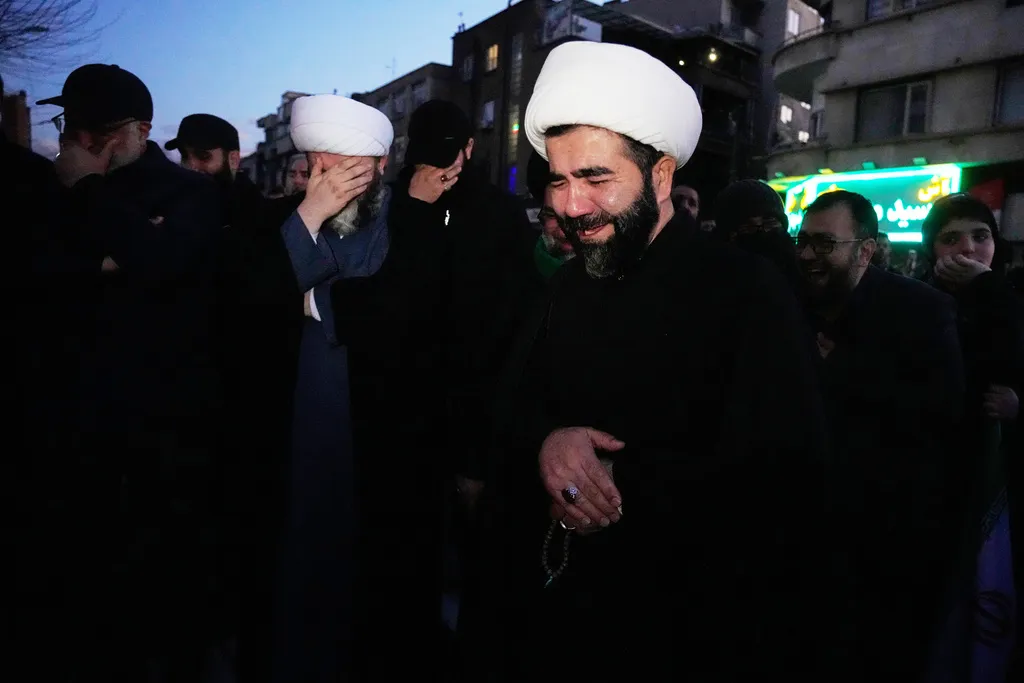 Nhịp sống thường nhật của người d&acirc;n Iran bỗng chốc hỗn độn bởi xung đột- Ảnh 4.