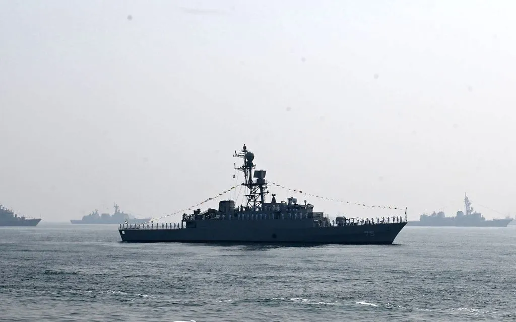 Tàu chiến IRIS Dena của Iran ở Vịnh Bengal, ngày 18/2/2026 (Ảnh: AP)