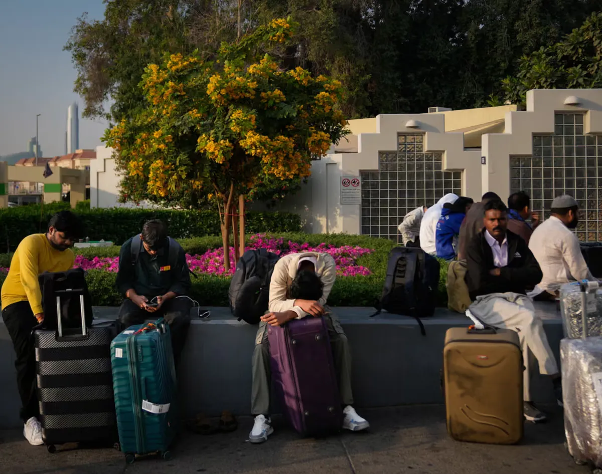 Giới si&ecirc;u gi&agrave;u chi bộn để rời Trung Đ&ocirc;ng giữa xung đột leo thang- Ảnh 3.