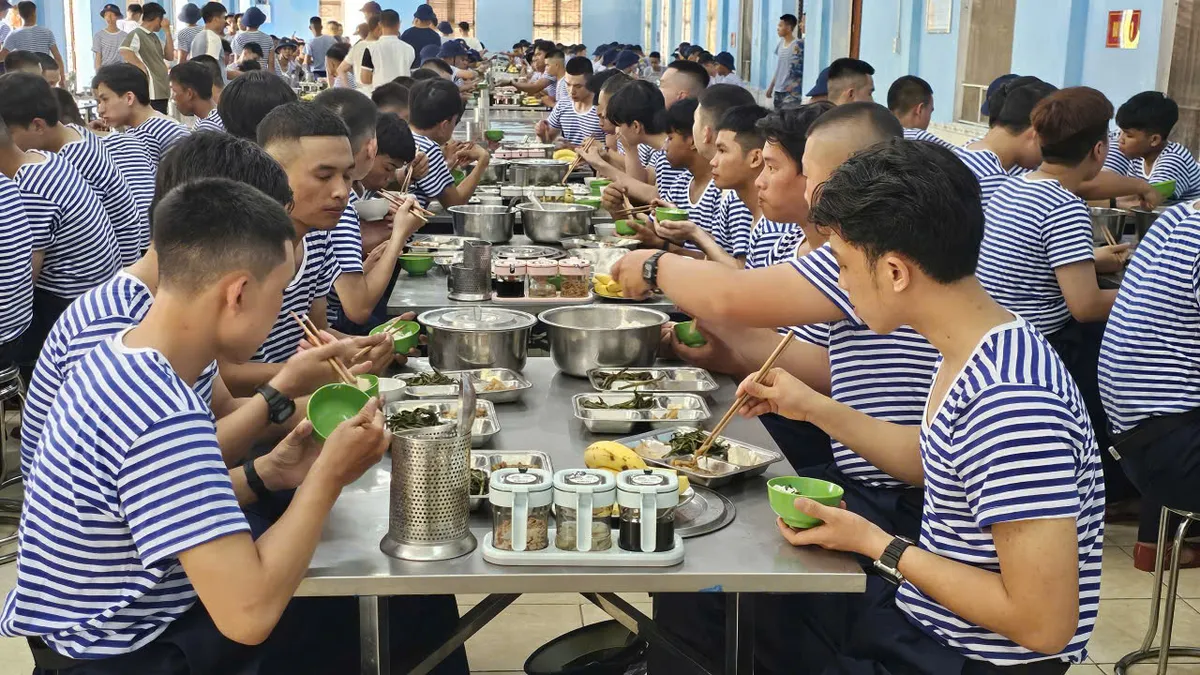 V&ugrave;ng 4 Hải qu&acirc;n rộn r&agrave;ng đ&oacute;n gần 3.000 t&acirc;n binh: Khởi động m&ugrave;a huấn luyện 2026 - Ảnh 4.