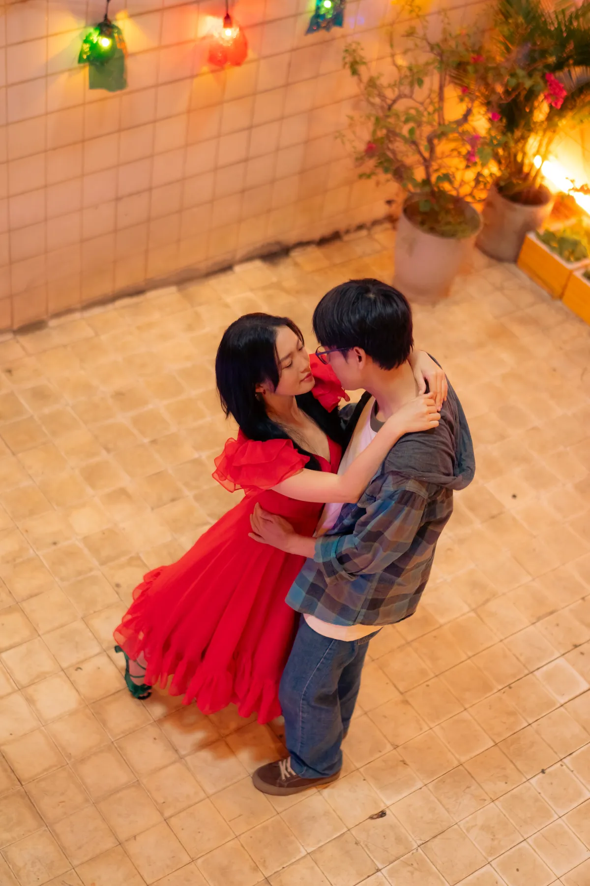 'C&aacute;m ơn người đ&atilde; thức c&ugrave;ng t&ocirc;i' bất ngờ bứt ph&aacute;- Ảnh 5.