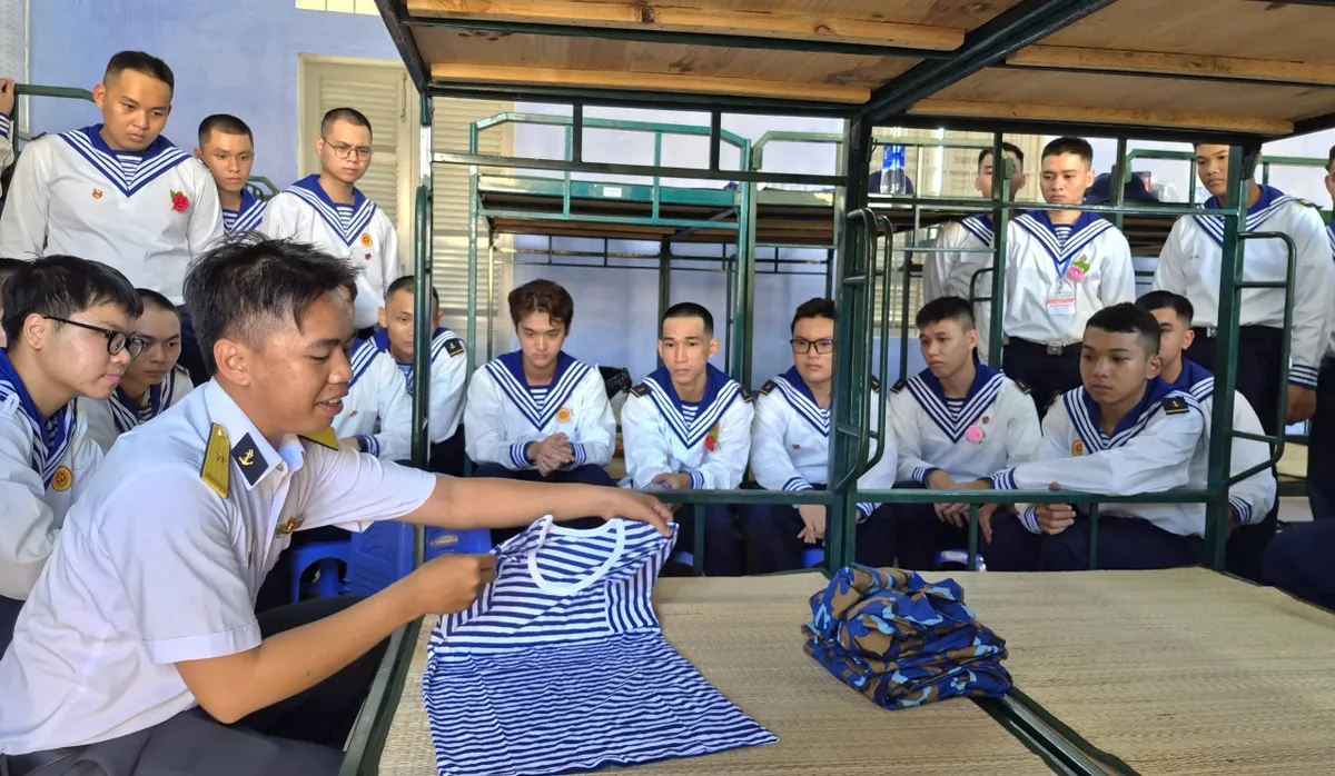 V&ugrave;ng 4 Hải qu&acirc;n rộn r&agrave;ng đ&oacute;n gần 3.000 t&acirc;n binh: Khởi động m&ugrave;a huấn luyện 2026 - Ảnh 2.