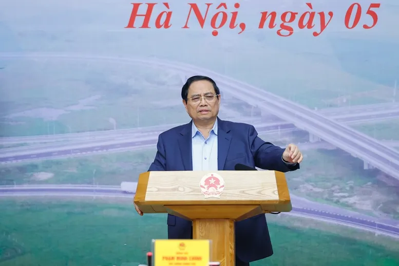 Thủ tướng: Cả nước ho&agrave;n th&agrave;nh v&agrave; khởi c&ocirc;ng hơn 4.000 km đường bộ cao tốc - Ảnh 2.