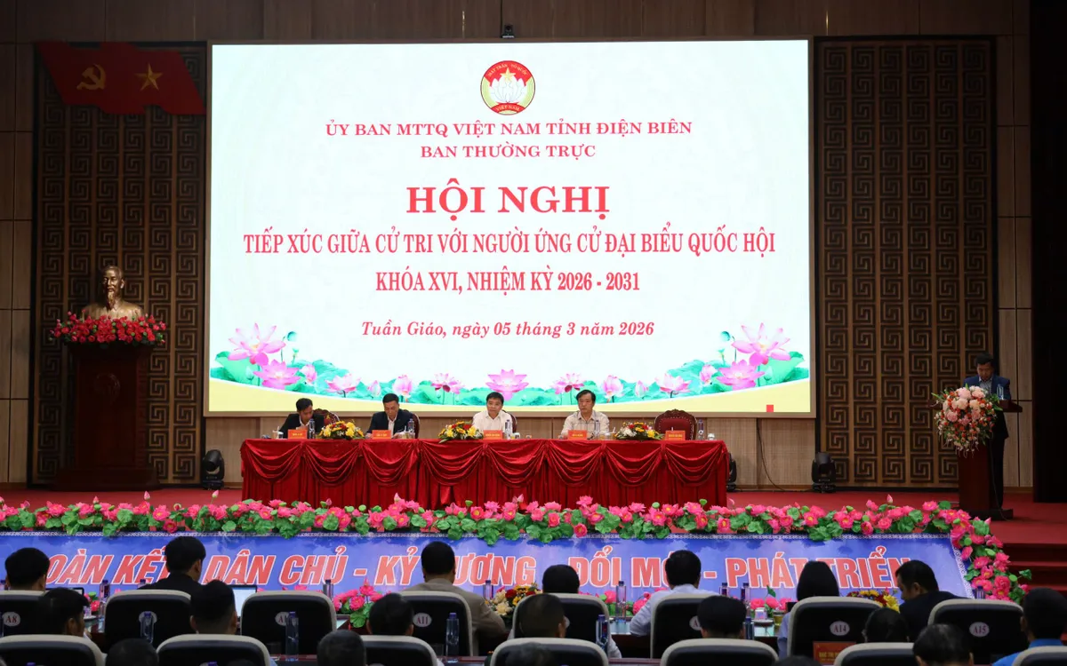 Quang cảnh hội nghị tiếp xúc cử tri xã Tuần Giáo của đơn vị bầu cử số 3