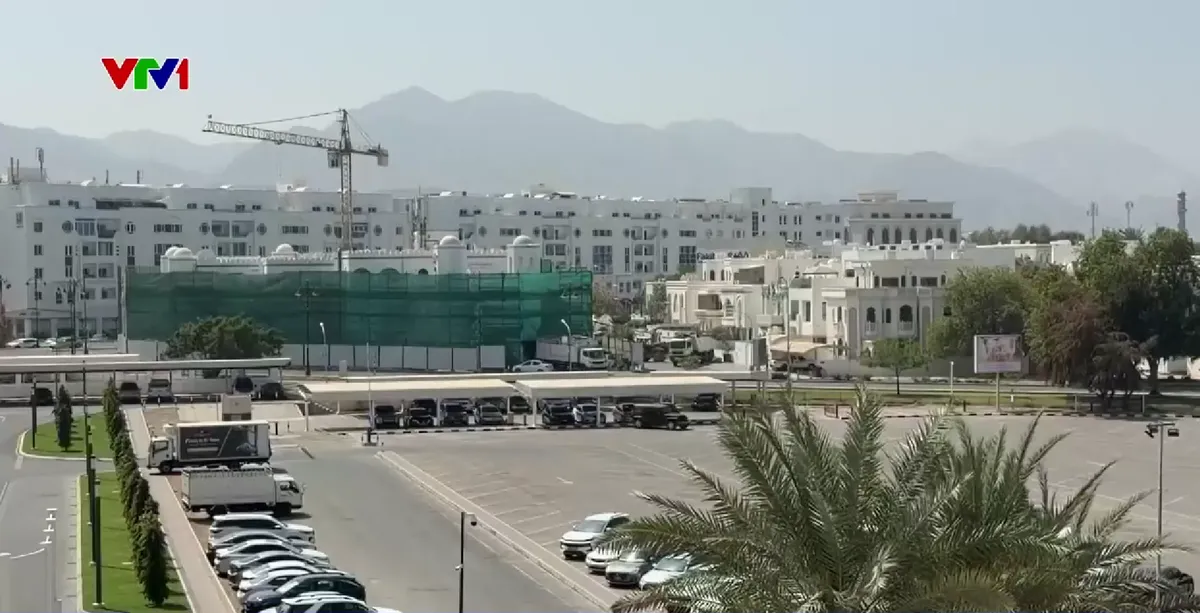 Nhiều h&agrave;nh kh&aacute;ch Việt Nam rời Trung Đ&ocirc;ng, trở về nước an to&agrave;n - Ảnh 2.