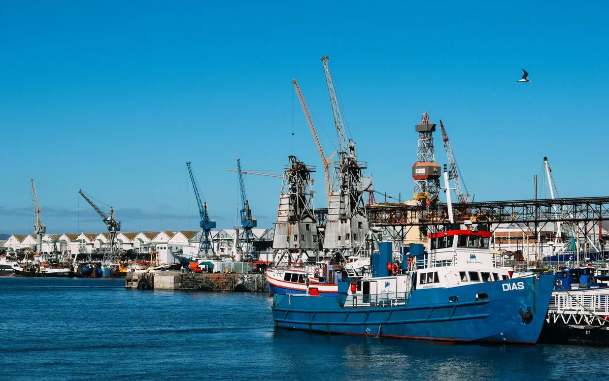 Chi phí vận tải năng lượng toàn cầu tăng vọt