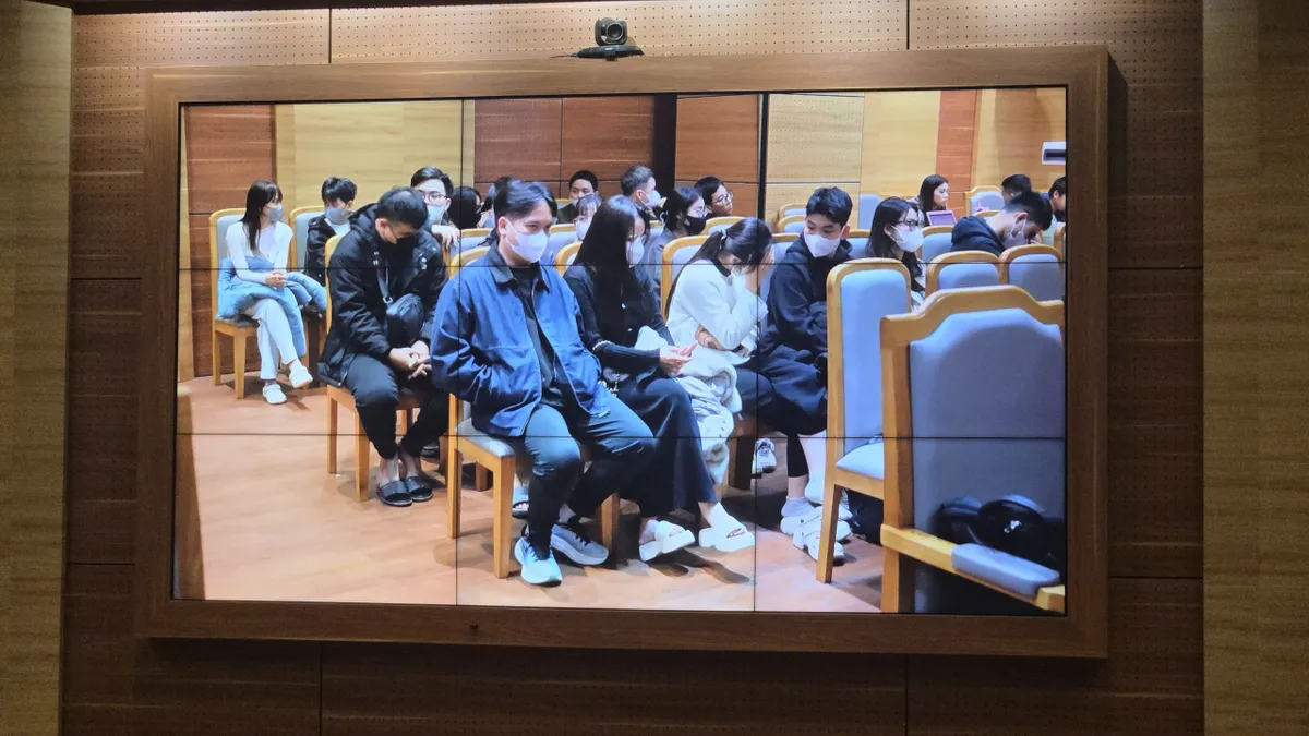  Vụ &ldquo;X&ocirc;i Lạc TV&rdquo;: Bắt nhiều BLV như &ldquo;Batman&rdquo;, &ldquo;Người Dơi&rdquo;, nh&acirc;n vi&ecirc;n c&oacute; cả tr&igrave;nh độ thạc sĩ - Ảnh 1.