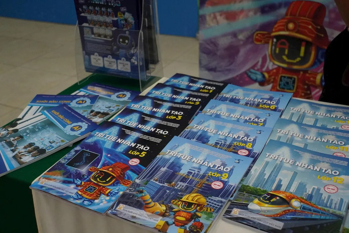 H&agrave; Nội đặt mục ti&ecirc;u 100% trường phổ th&ocirc;ng ứng dụng AI v&agrave;o năm 2035 - Ảnh 1.