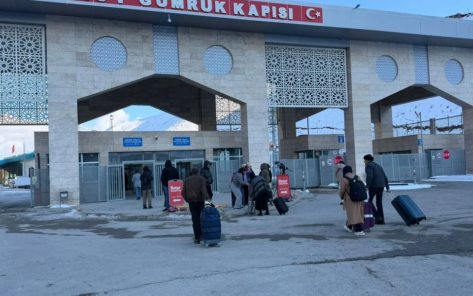 Cửa khẩu biên giới Kapikoy giữa Thổ Nhĩ Kỳ và Iran ở tỉnh Van phía Đông Thổ Nhĩ Kỳ, ngày 2/3/2026 (Ảnh: eKathimerini)