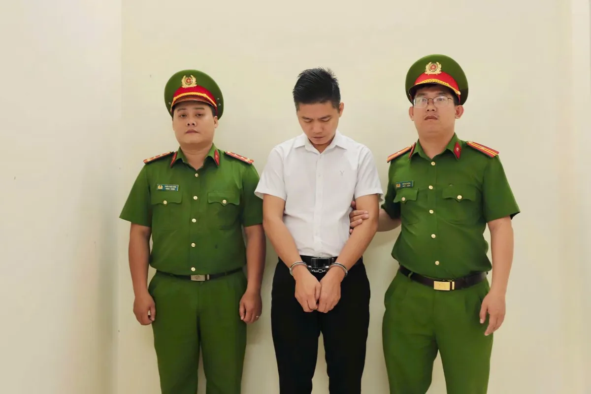 Khởi tố chồng của nữ gi&aacute;m đốc xẻ thịt t&ecirc; t&ecirc; b&aacute;n cho kh&aacute;ch ở Kh&aacute;nh H&ograve;a- Ảnh 1.