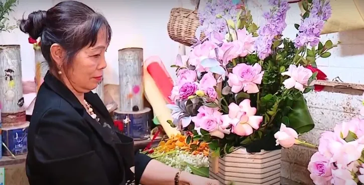 Thị trường hoa dịp 8/3: Người ti&ecirc;u d&ugrave;ng thắt chặt cho ti&ecirc;u  - Ảnh 2.