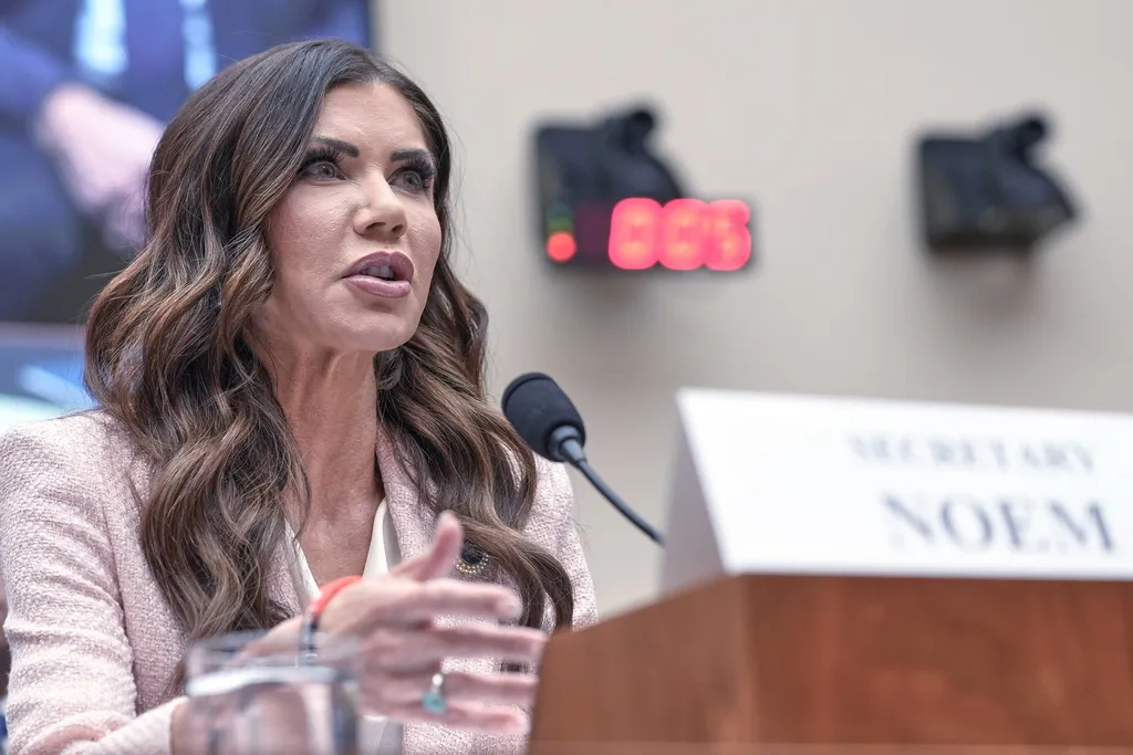 Tổng thống Trump bổ nhiệm t&acirc;n Bộ trưởng An ninh Nội địa Mỹ  - Ảnh 1.