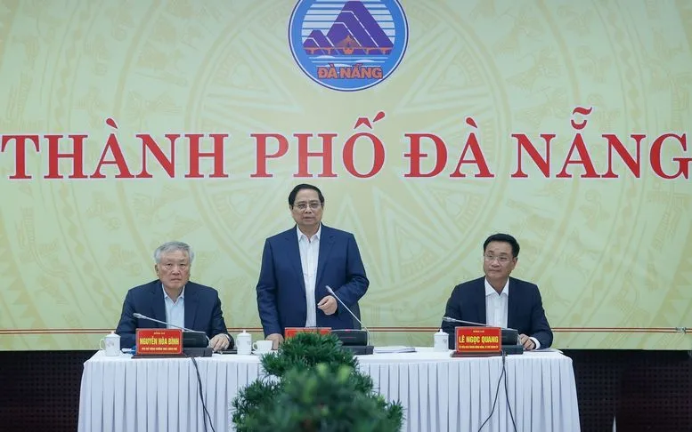 Thủ tướng Phạm Minh Chính làm việc với Ban Thường vụ Thành ủy Đà Nẵng - Ảnh: VGP