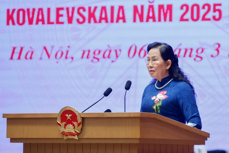 Thủ tướng: Phụ nữ Việt Nam vượt qua ch&iacute;nh m&igrave;nh,  - Ảnh 5.