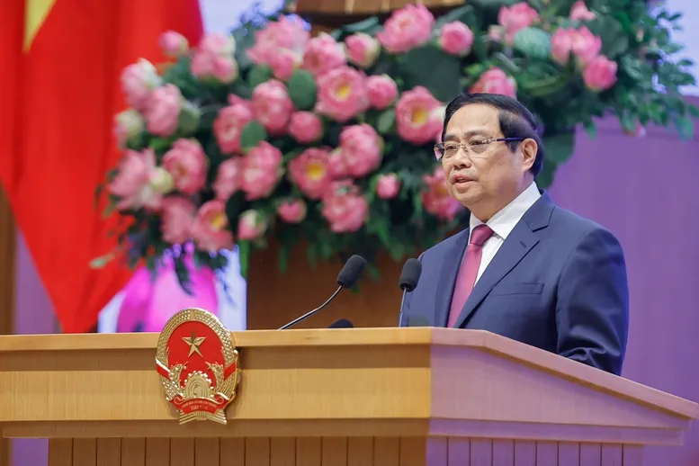 Thủ tướng: Phụ nữ Việt Nam vượt qua ch&iacute;nh m&igrave;nh,  - Ảnh 1.