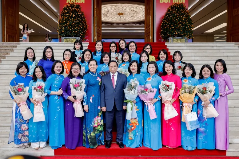 Thủ tướng: Phụ nữ Việt Nam vượt qua ch&iacute;nh m&igrave;nh,  - Ảnh 6.