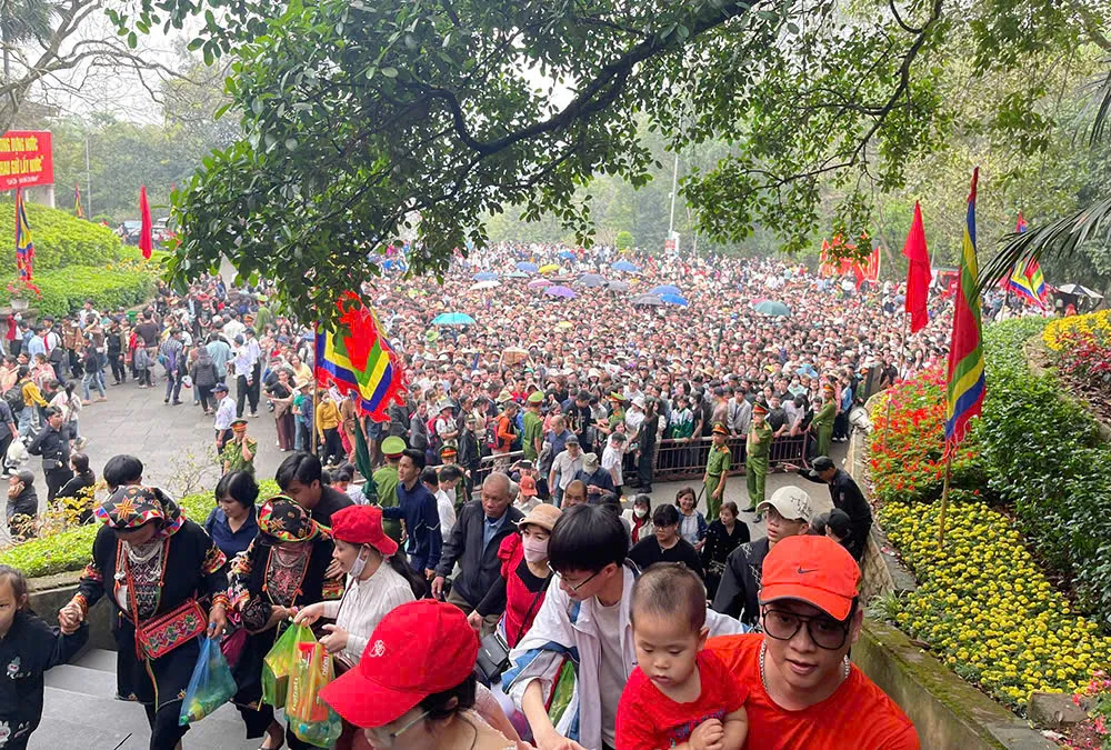 Bộ Nội vụ b&aacute;c th&ocirc;ng tin ho&aacute;n đổi để nghỉ Giỗ Tổ, 30/4-1/5 trong 9 ng&agrave;y - Ảnh 1.