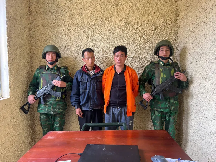 Hai đối tượng nhận 4 triệu đồng, đưa người nhập cảnh tr&aacute;i ph&eacute;p từ L&agrave;o- Ảnh 1.