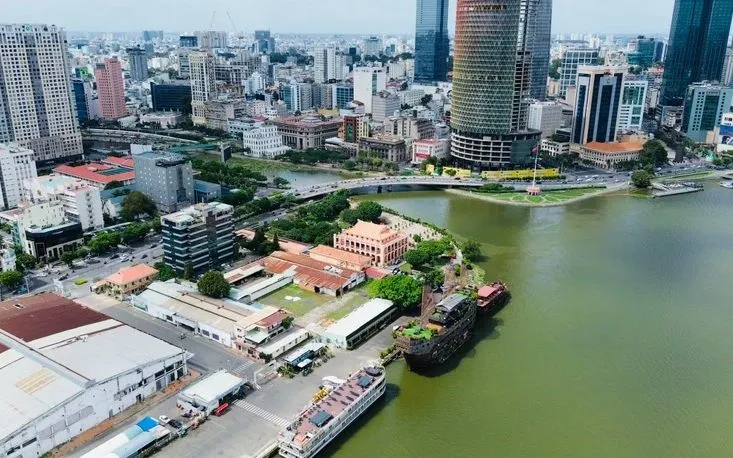 Khu vực bến Nhà Rồng và cầu Khánh Hội. Ảnh: NHƯ NGỌC/PLO