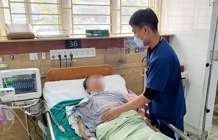 Khẩn trương x&aacute;c minh vụ nghi ngộ độc thực phẩm khiến 3 người nguy kịch ở Mộc Ch&acirc;u- Ảnh 1.