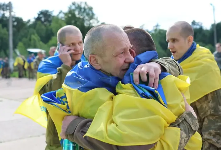 Nga v&agrave; Ukraine trao đổi 1.000 t&ugrave; binh chiến tranh - Ảnh 1.