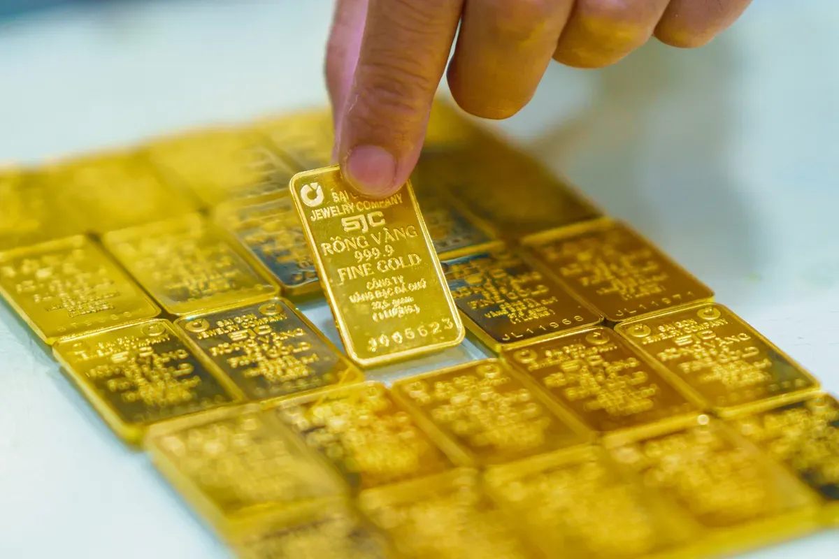Gi&aacute; v&agrave;ng SJC giảm hơn 2 triệu đồng mỗi lượng theo đ&agrave; lao dốc của thị trường thế giới- Ảnh 1.