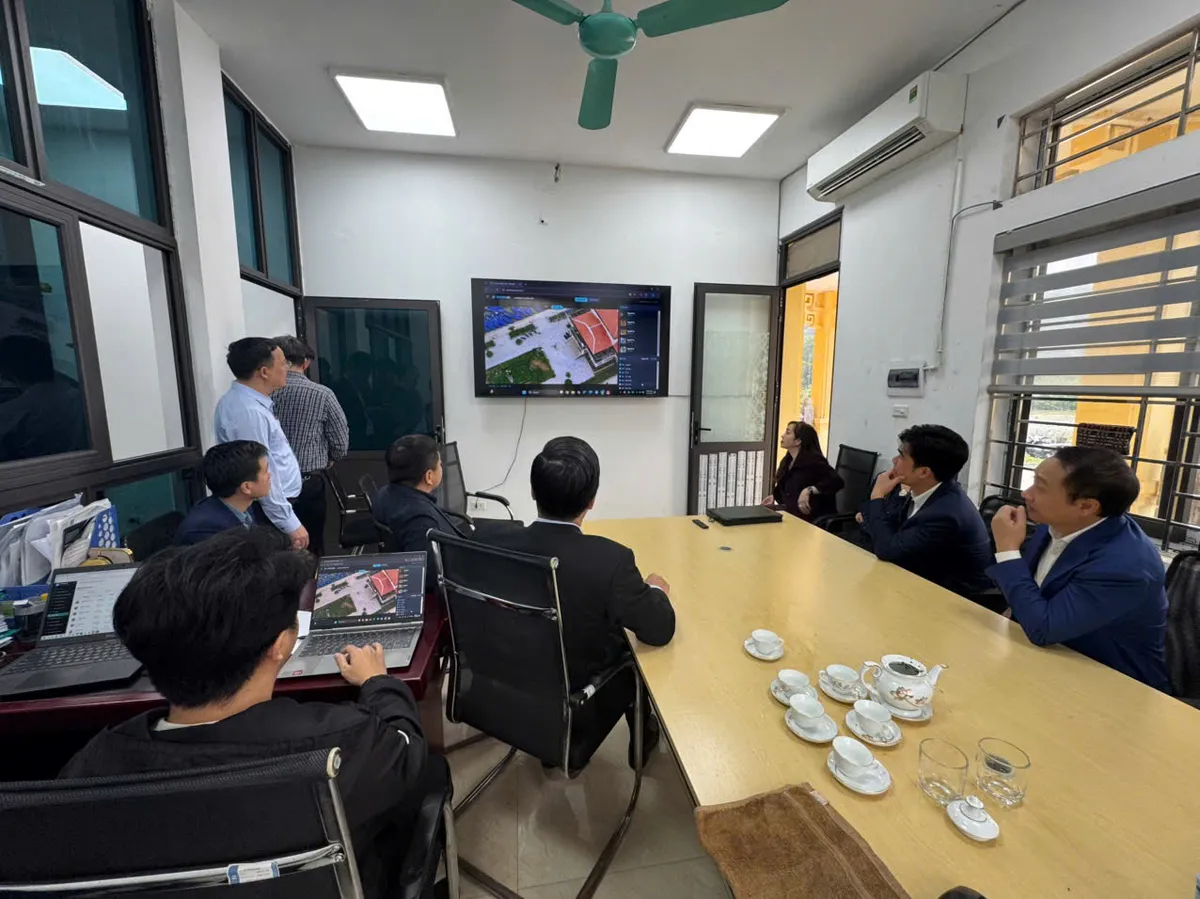 Lần đầu thử nghiệm UAV tại Lễ hội Ch&ugrave;a Hương: Giải ph&aacute;p c&ocirc;ng nghệ cho b&agrave;i to&aacute;n &ugrave;n tắc v&agrave; r&aacute;c thải - Ảnh 1.